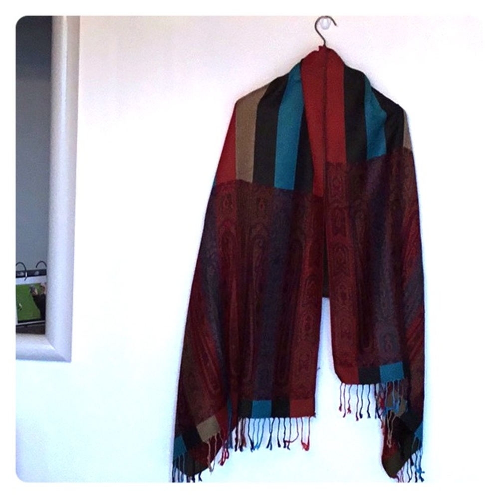 REDUCED!!!  Gorgeous❤️Reversible Wrap-Stole NWOT